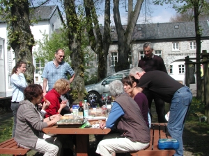 Neue Picknickgarnitur in Benutzung